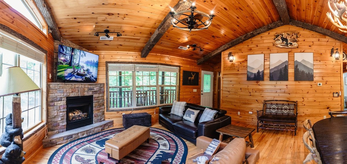 Pigeon Hills contemporary mountain cabin exterior with scenic Smoky Mountains backdrop Pigeon Forge Tennessee