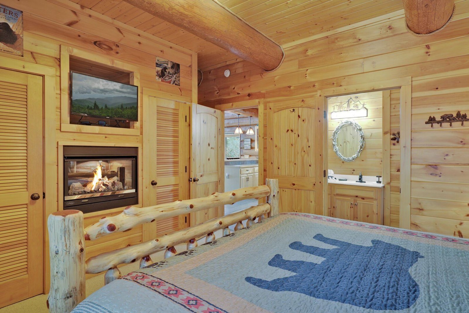 Waters Edge Lodge guest bedroom